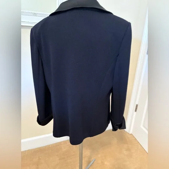St. John Evening Jacket & Skirt w/Satin Cuffs & Collar EUC Santana - Picture 4 of 11